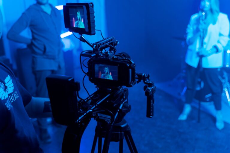 Premier clip : une direction artistique qui tient l&rsquo;image