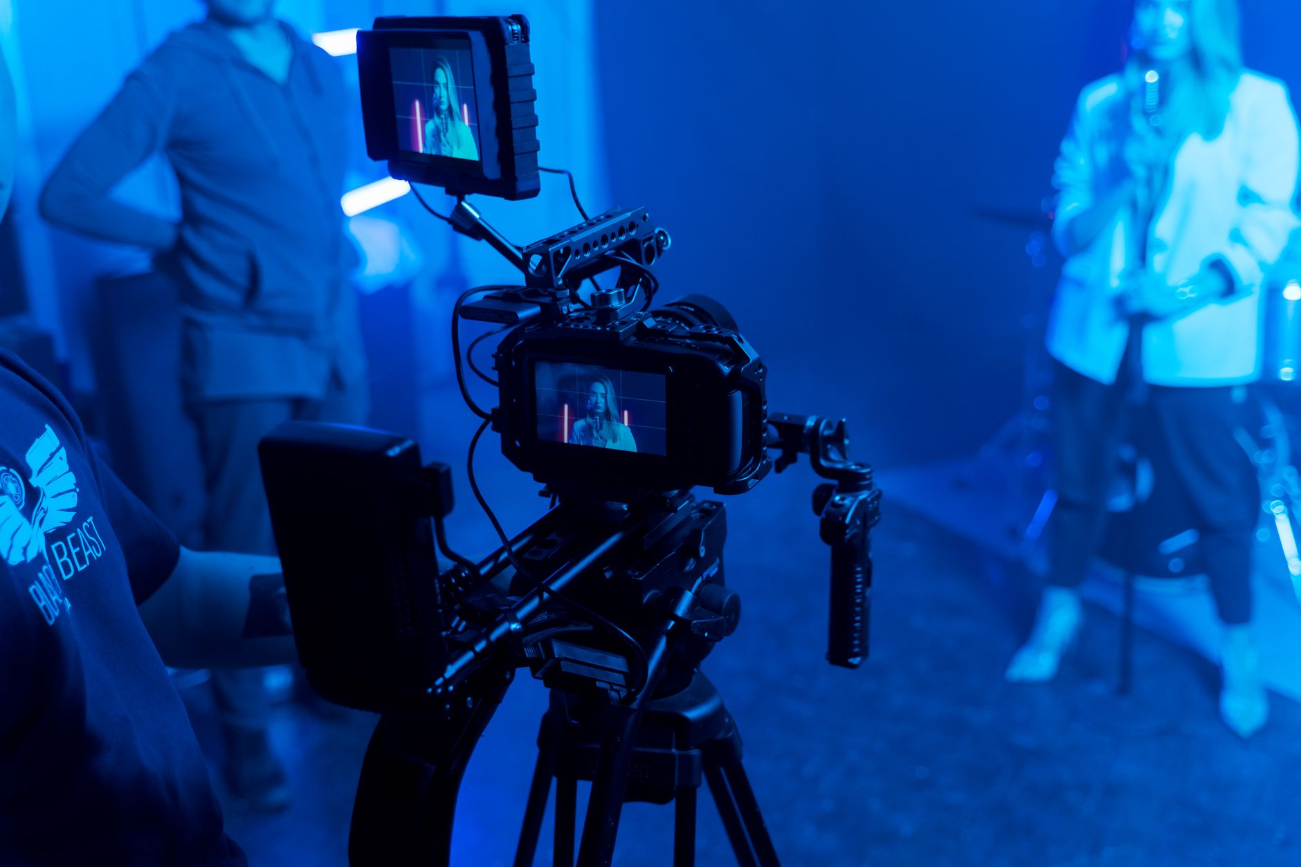 Premier clip : une direction artistique qui tient l&rsquo;image
